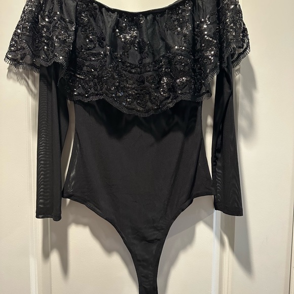 NWT Windsor Black Mesh Off Shoulder Sequin Detail Bodysuit - Picture 3 of 6